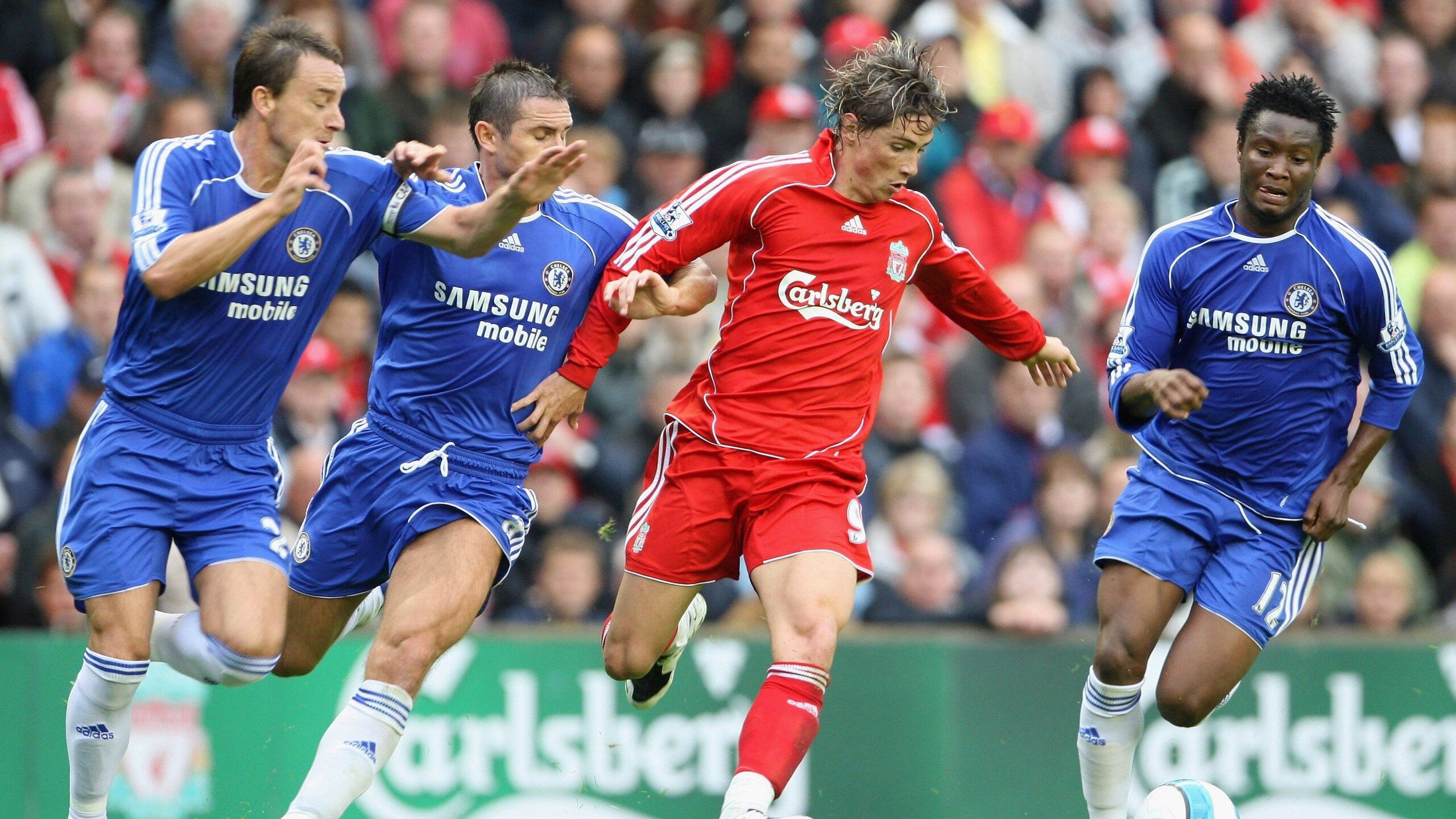 英超：曼城在补时绝杀曼联，榜首位置再度动摇，曼城在英超赛场取得成功